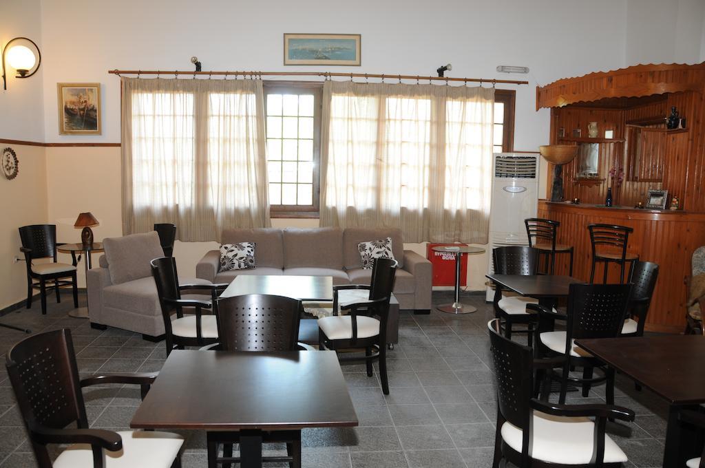 Miranta Hotel - Apartments & Studios Aegina エクステリア 写真