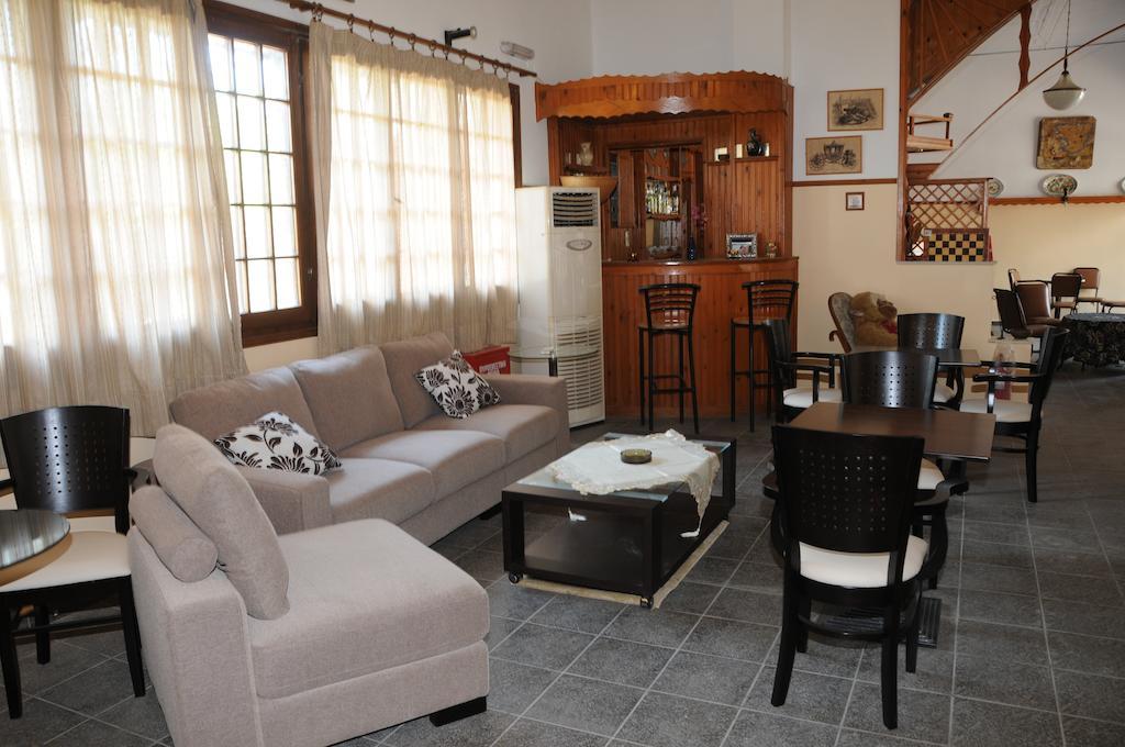 Miranta Hotel - Apartments & Studios Aegina エクステリア 写真