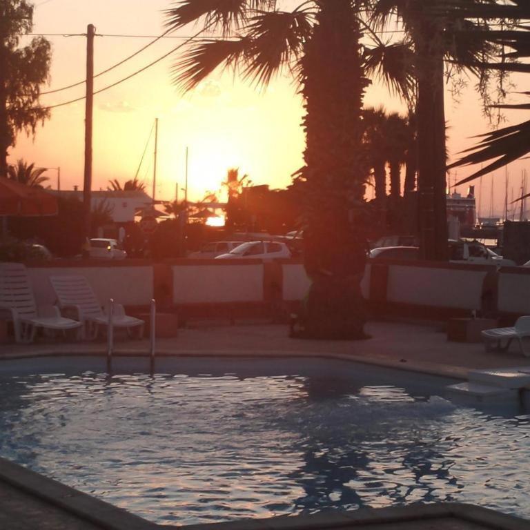 Miranta Hotel - Apartments & Studios Aegina エクステリア 写真