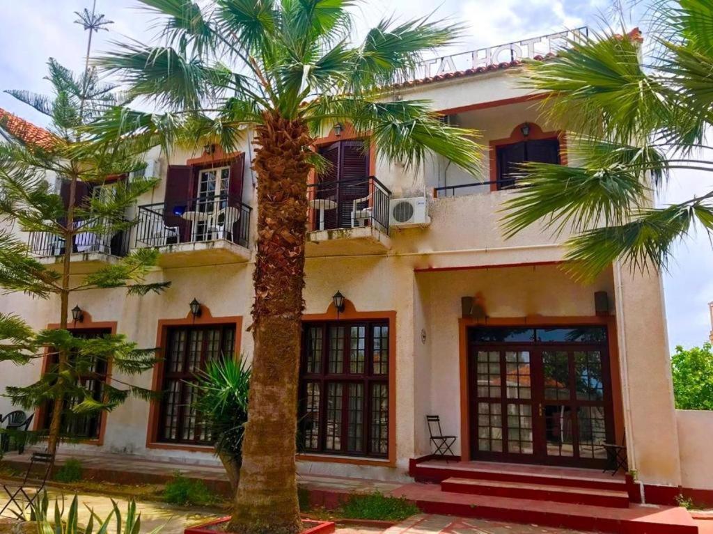 Miranta Hotel - Apartments & Studios Aegina エクステリア 写真