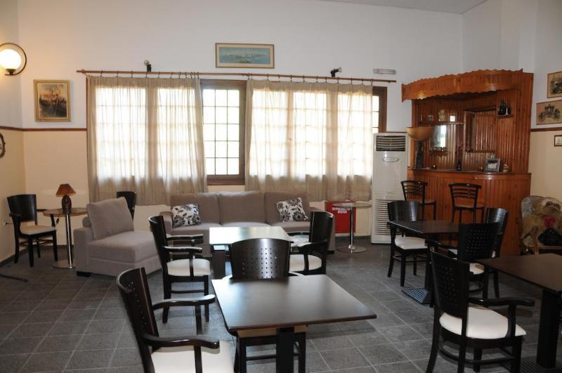 Miranta Hotel - Apartments & Studios Aegina エクステリア 写真