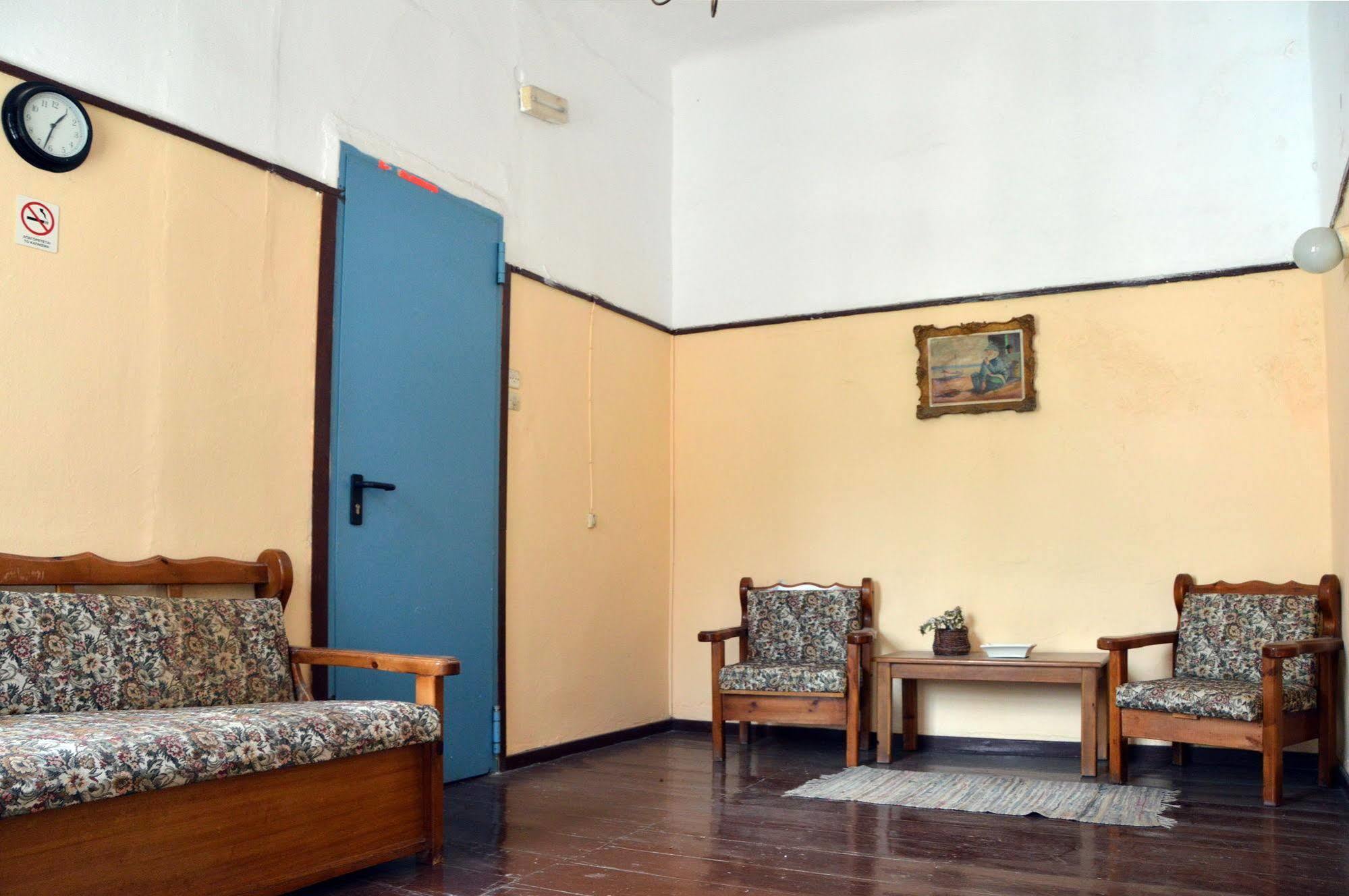 Miranta Hotel - Apartments & Studios Aegina エクステリア 写真