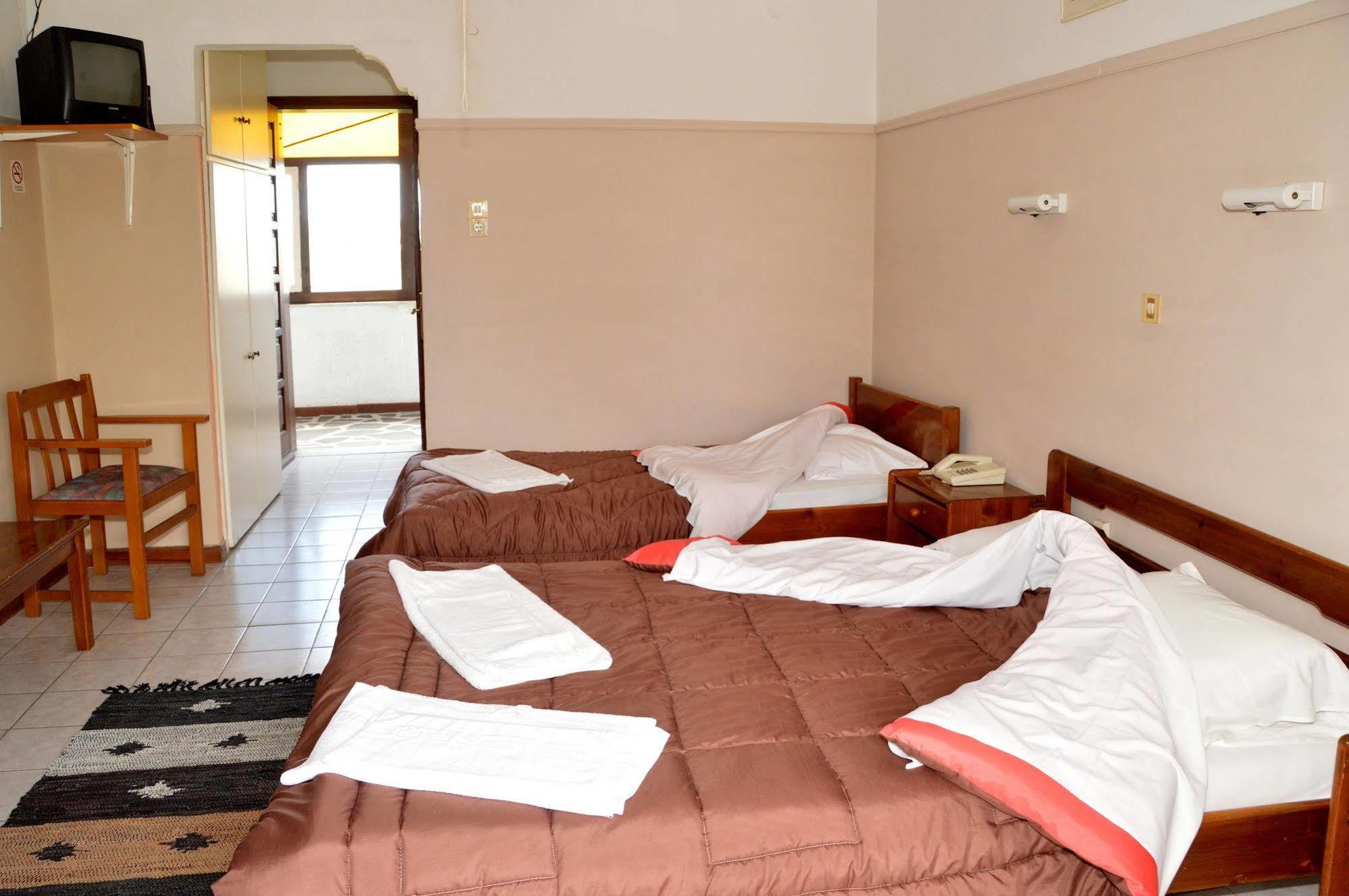 Miranta Hotel - Apartments & Studios Aegina エクステリア 写真