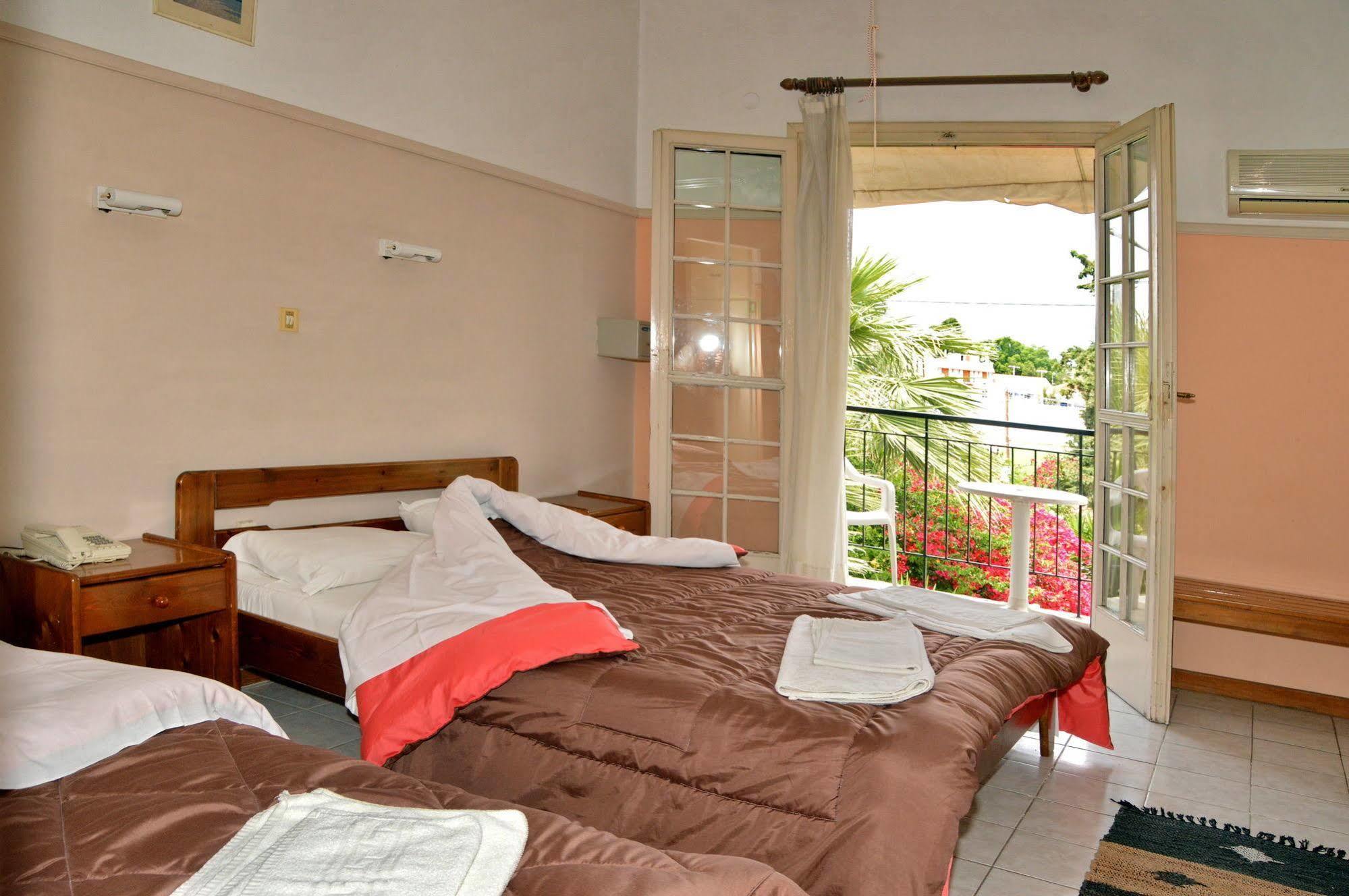 Miranta Hotel - Apartments & Studios Aegina エクステリア 写真