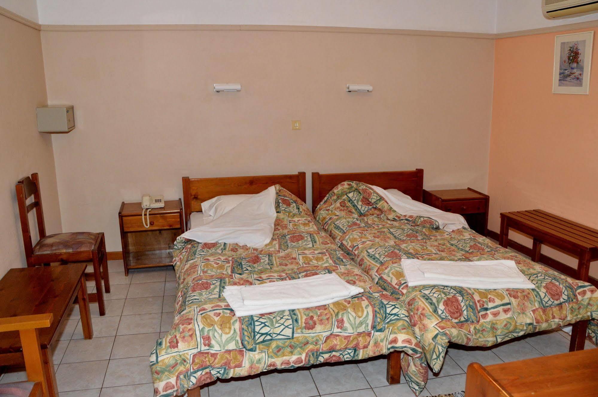 Miranta Hotel - Apartments & Studios Aegina エクステリア 写真