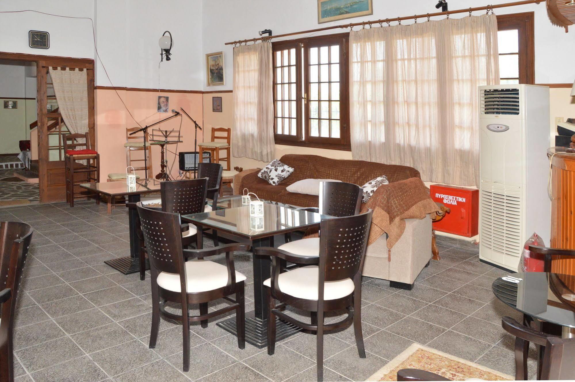 Miranta Hotel - Apartments & Studios Aegina エクステリア 写真