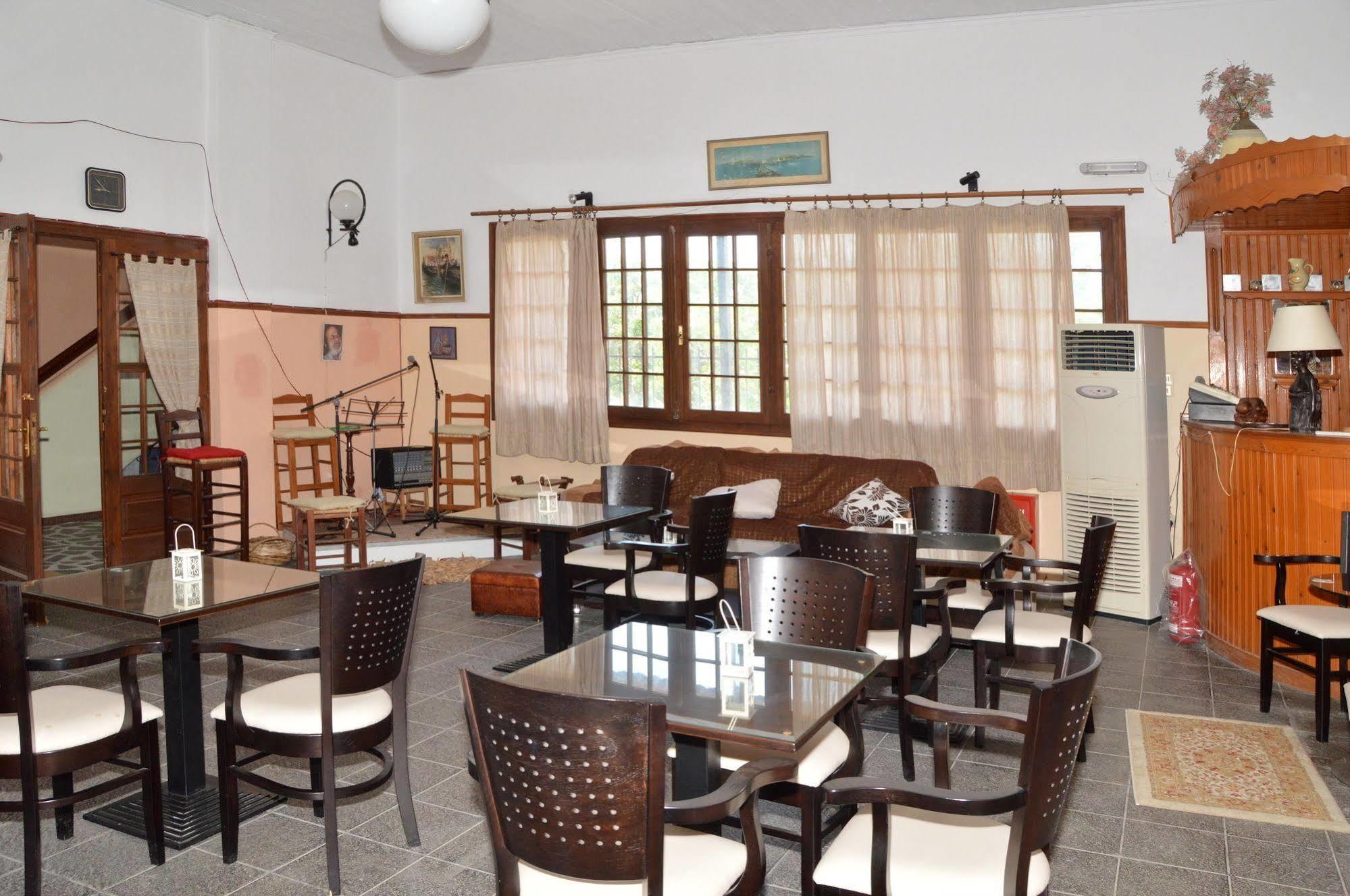 Miranta Hotel - Apartments & Studios Aegina エクステリア 写真