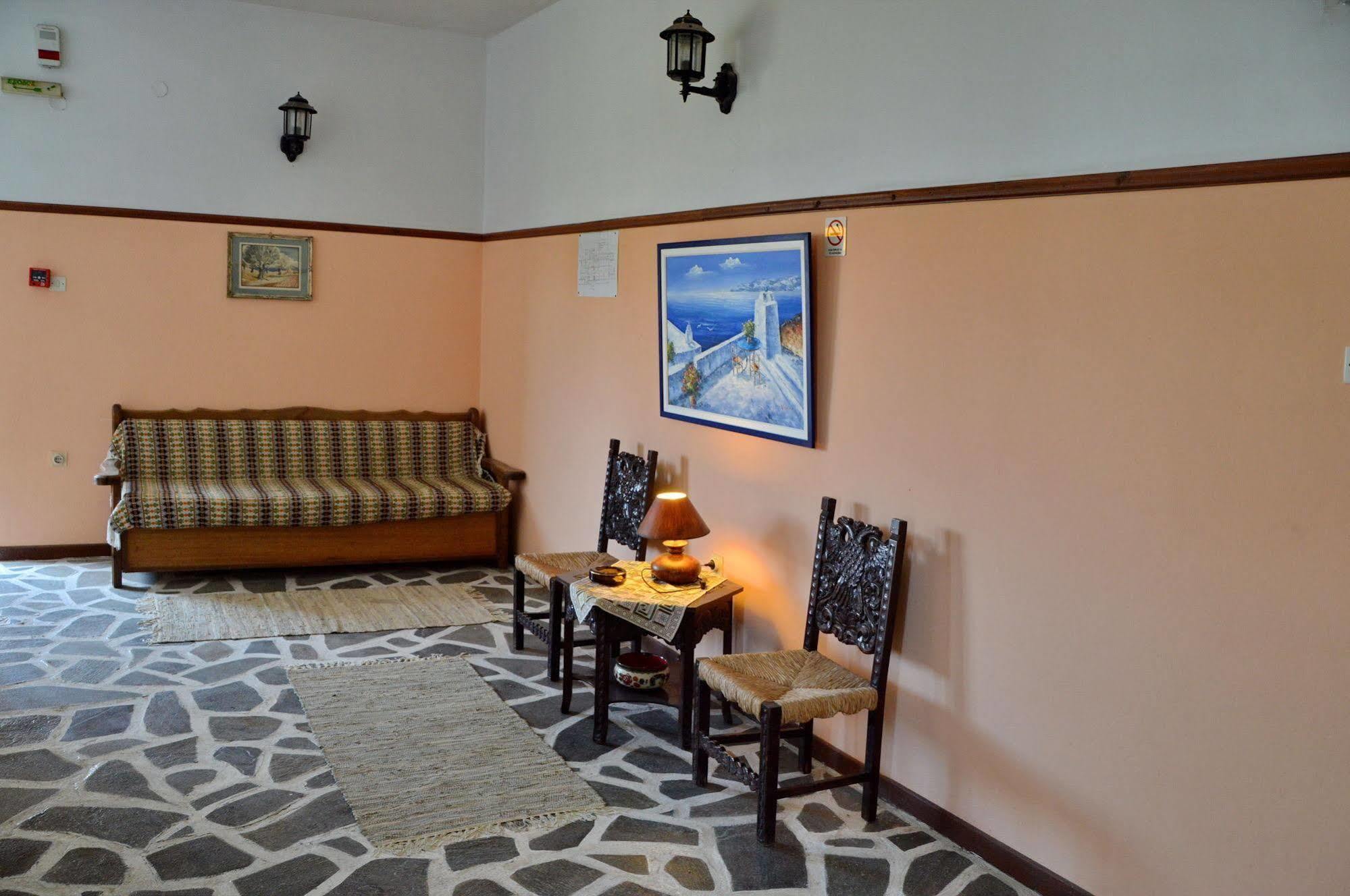 Miranta Hotel - Apartments & Studios Aegina エクステリア 写真